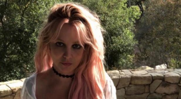 Britney Spears ezúttal Christina Aguilera táncosaiba állt bele: kövérnek tartja őket