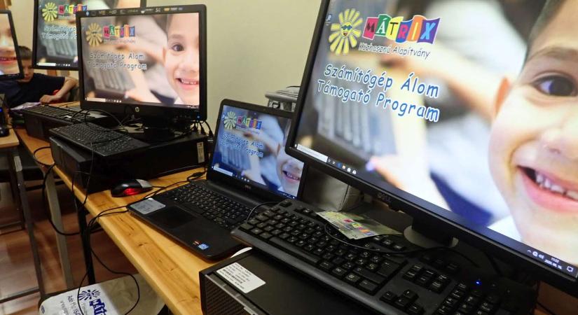 Számítógép osztásra lehet jelentkezni rászoruló kisgyermekeknek