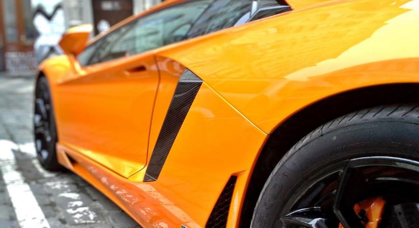 Egy Lamborghinit ajánlottak fel az Országos Mentőszolgálatnak, ezért nem éltek a mentősök a lehetőséggel