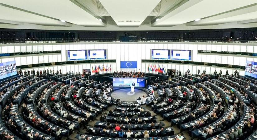 Nettó 30 ezer forinttal lehet több a hazai minimálbér az Európai Parlament döntése nyomán