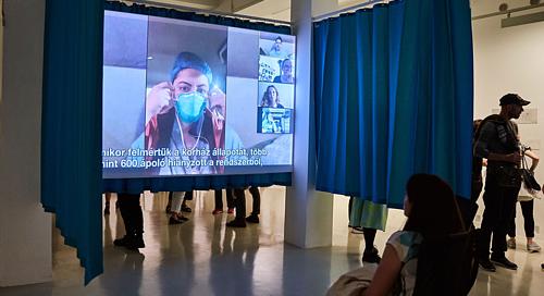 Hormontabletták, digitális halhatatlanság és egészségmánia – a Trafó Galéria új kiállításán jártunk