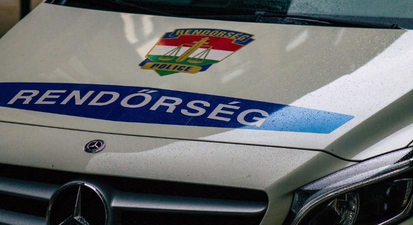 Rendőrök mentettek meg egy férfit, aki a kilencedikről akart leugrani Debrecenben