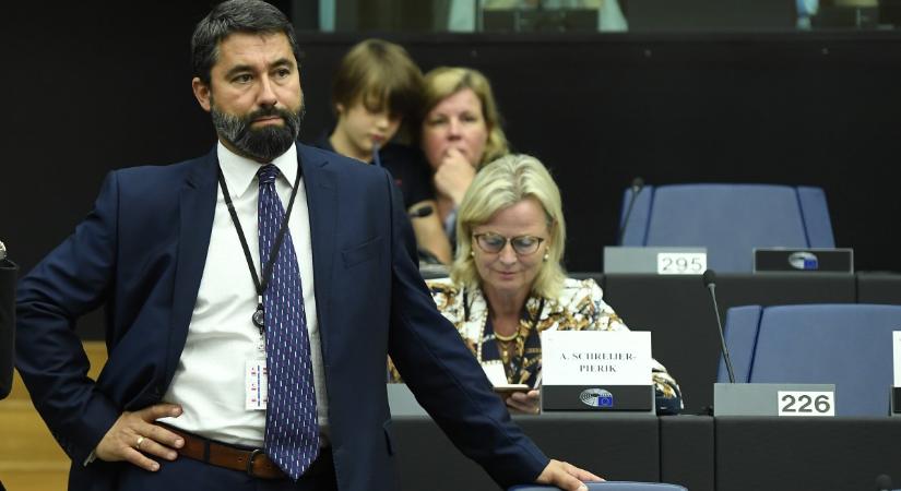 Hidvéghi szerint az EP zsarolni akar, nem pedig megállapodni