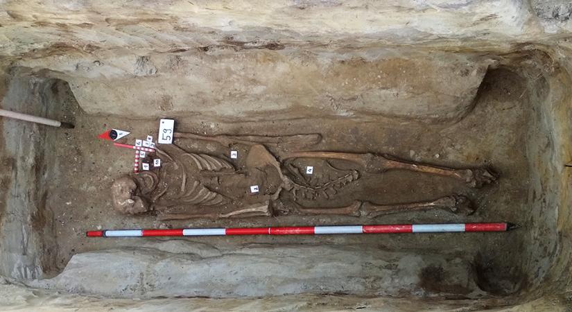 Hetedik században eltemetett, háborítatlan sírra bukkantak a régészek Nagykőrös közelében