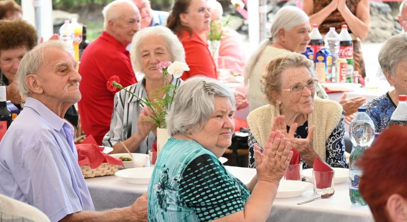 Közel száz nyugdíjast ünnepeltek Bácsbokodon