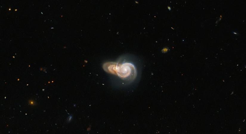 Csalóka galaxisokat fotózott a Hubble