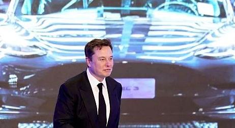 Végre beperelték Elon Muskot és a Tesla-t az önvezetésről kamuzás miatt
