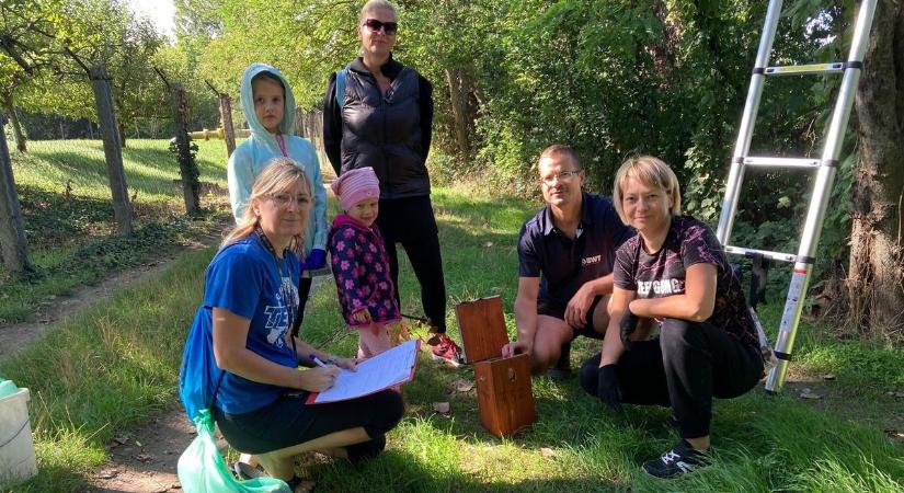 Madárodúkat ellenőrzött és hulladékot gyűjtött a Szolnoki ZöldErő csapata