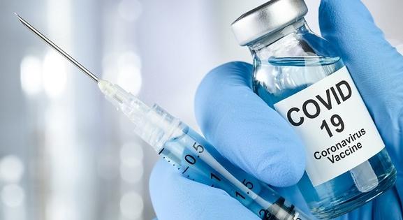 Kezdődhet az oltás az új típusú Pfizer-vakcinával