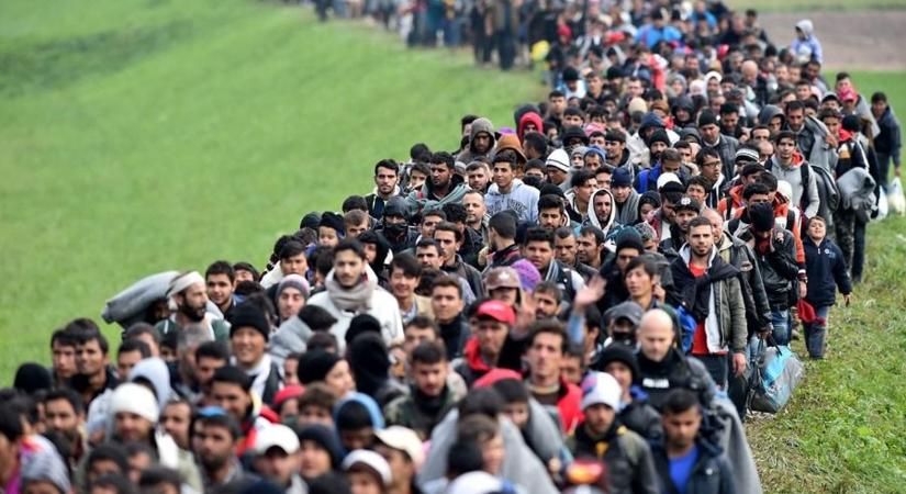 Európába tartó „migránskaravánt” szerveznek a bevándorláspárti civilek