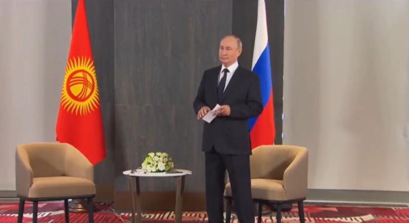 Videón, ahogy Putyint ismét megváratják egy hivatalos találkozón