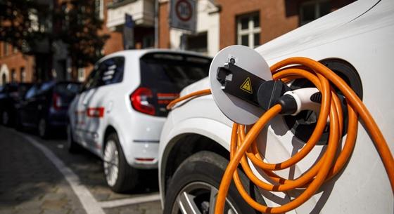 Belenyúlna a kormányzat az elektromos autók töltőhálózati piacába