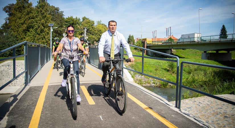 Milliárdos beruházással 6,6 kilométeres kerékpárút épült a Zala folyó mentén
