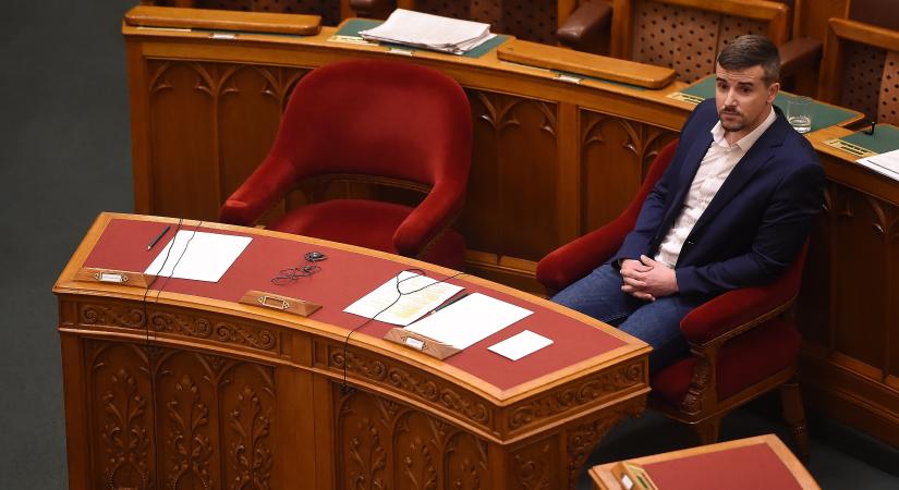 Sorra oszlanak fel a Jobbik alapszervezetei Jakab Péter radikális baloldali politikája miatt