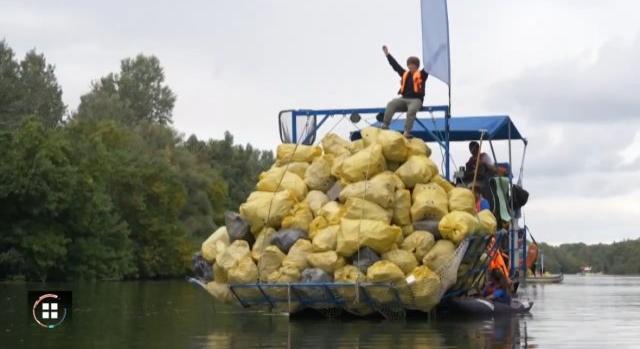 Nyolc tonna szemetet szedtek össze 4 nap alatt a Bodrogon a PET Kupa résztvevői