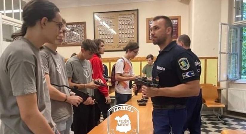 Pályaorientációs napot tartott a rendőrség a Széchenyi Technikumban