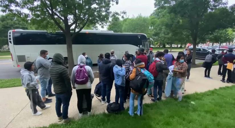 Új értelmet nyert a „migránsbuszoztatás” Amerikában