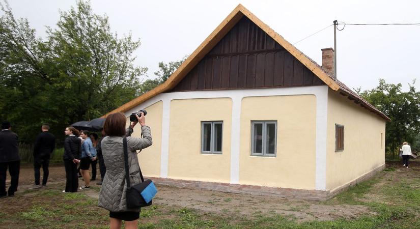 Százéves tanyaépületet újíttatott fel az önkormányzat - Galéria