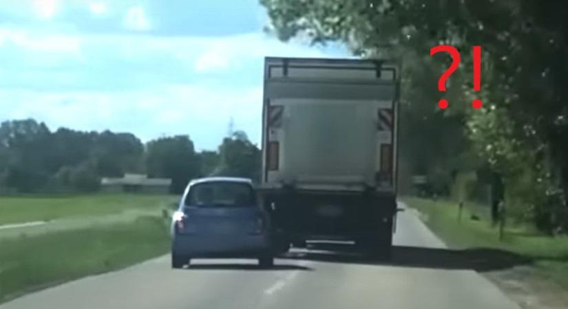 „Engem te nem előzöl meg!” - kakaskodott a teherautós a 10-esen Dunaalmásnál (videó)