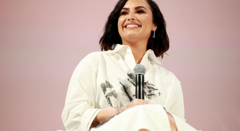 Demi Lovato: "Olyan rohadt rosszul vagyok, hogy nem tudok felkelni az ágyból"