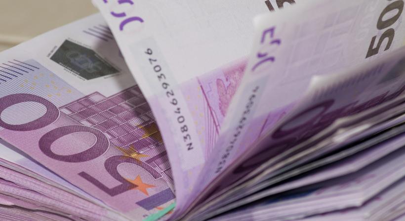 28 ezer eurót utalt át a csalóknak egy nő, mert elhitették vele, hogy a rendőrség körözi