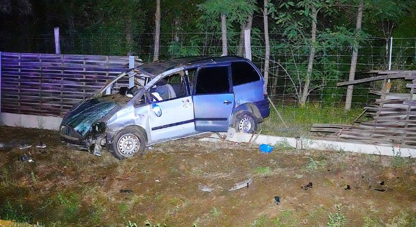 17 migráns szenvedett balesetet az M5-ös autópályán Kecskemét határában, az éjszaka - Galéria