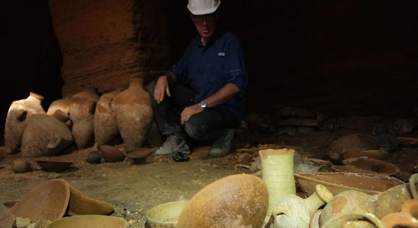 Több mint 3300 éves temetkezési barlangot fedeztek fel Izraelben