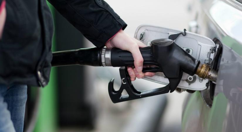Szerdán a benzin piaci ára nő, a gázolajé csökken