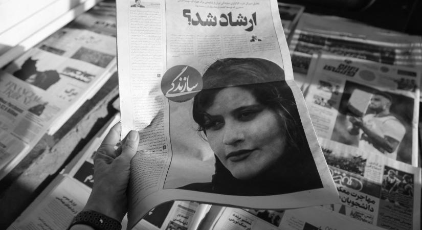 Az iráni rendőrség szerint „szerencsétlen baleset”, hogy halálra vertek egy 22 éves nőt