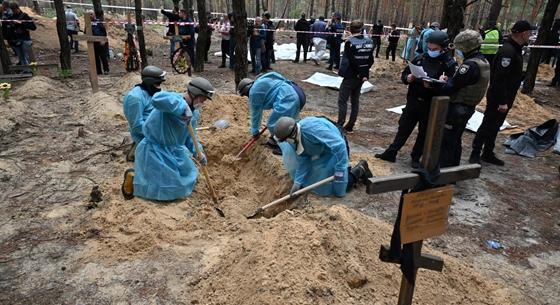 Kínzásra utaló jeleket találtak tömegsírból exhumált holttesteken Izjumban