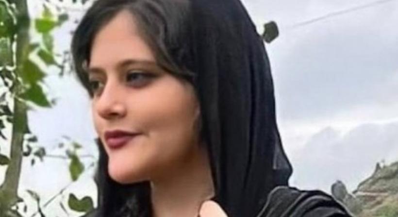 Agyonvert az iráni rendőrség egy 22 éves nőt, mert szerintük rosszul viselte a hidzsábját