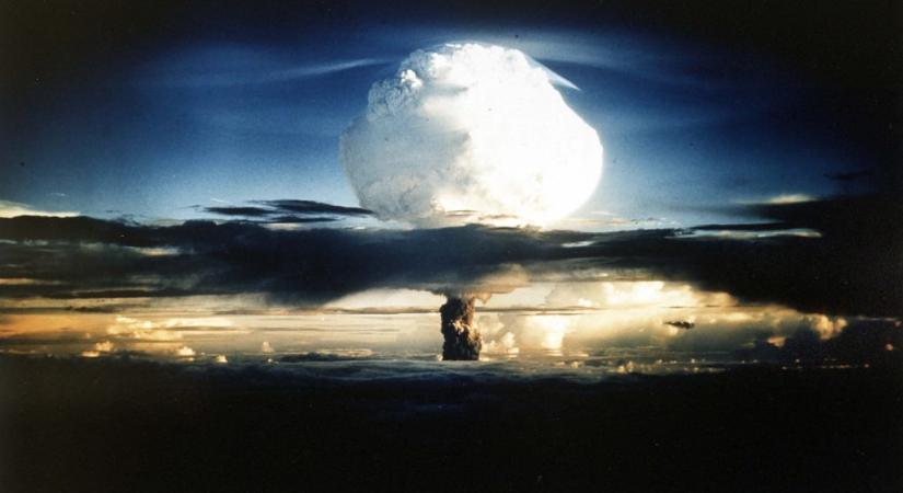 A hónap, amikor 5 atomtöltet robbant a világban