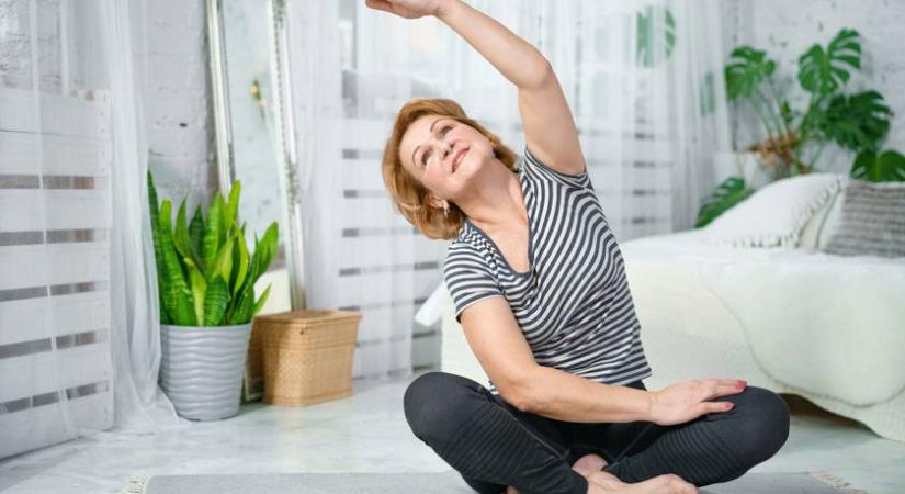 8 egyszerű gyakorlat, amit 50 felett különösen ajánlott mindennap végezni: javítják a közérzetet és a mozgástartományt