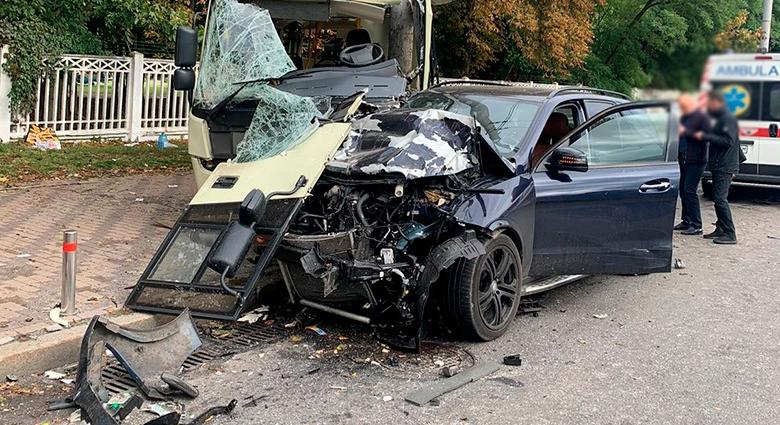 Iránytaxiba csapódott egy Mercedes Kijevben, 23-an megsérültek
