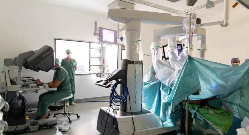 Nőgyógyászati daganatok ellátásába is bevonták a robottechnikát a Semmelweis Egyetemen