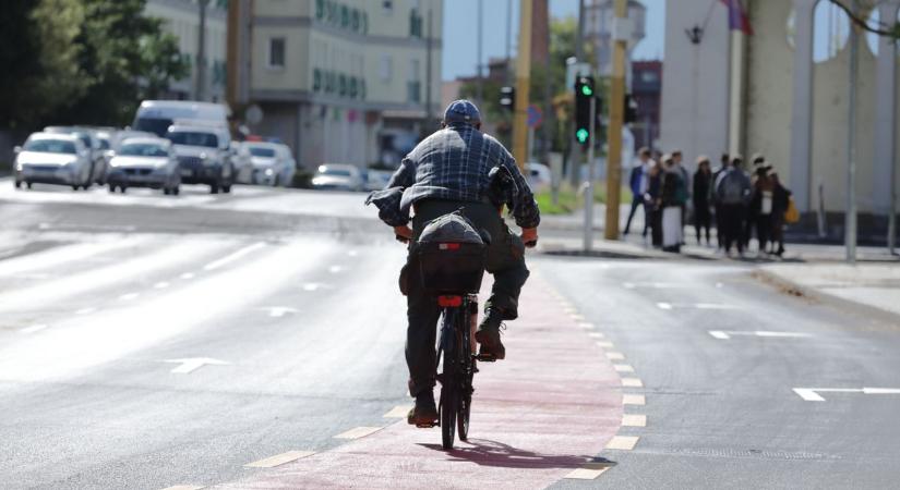 „Hiába a kerékpárút, ha inkább a járdán bicikliznek” - az újonnan kialakított kerékpársáv miatt fellobbant a vita