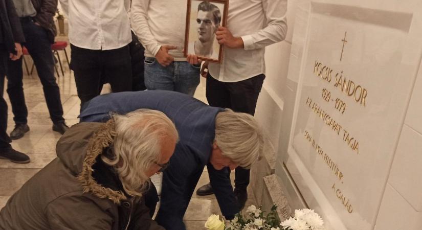 „Aranyfej” tiszteletére fejek hajoltak meg - Kocsis Sándorra emlékeztek születésének 93. évfordulóján (videó)