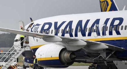 Az Európai Bizottság szerint a légitársaságok átháríthatják az utasokra a különadót
