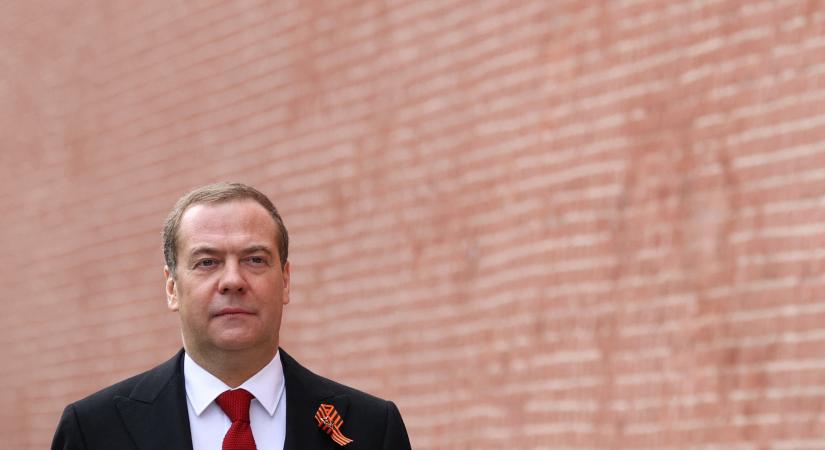 Medvegyev: „Az új orosz területek védelmére bármilyen fegyver bevethető”