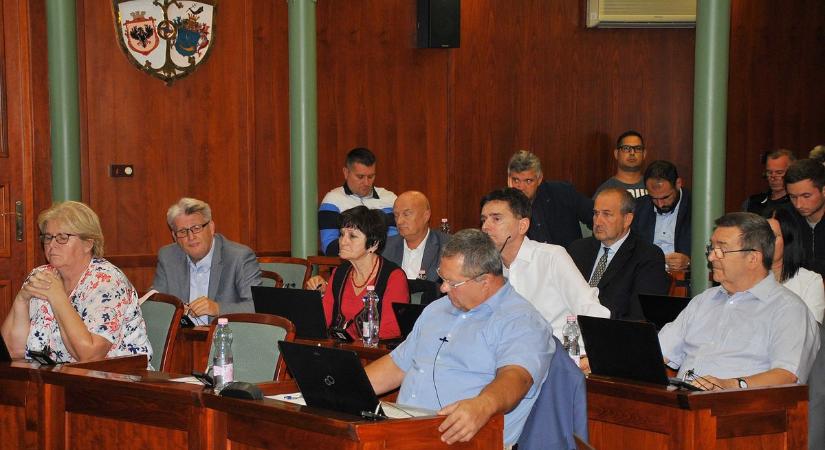 Rendkívüli ülésen dönthetnek a képviselő-testület feloszlatásáról Jászberényben