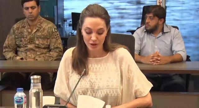 Pakisztánba utazott Angelina Jolie, hogy felívja a figyelmet az ottani humanitárius katasztrófára