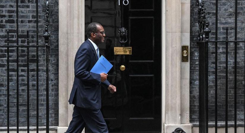Évtizedek óta nem látott adócsökkentési csomagot jelentett be a brit pénzügyminiszter