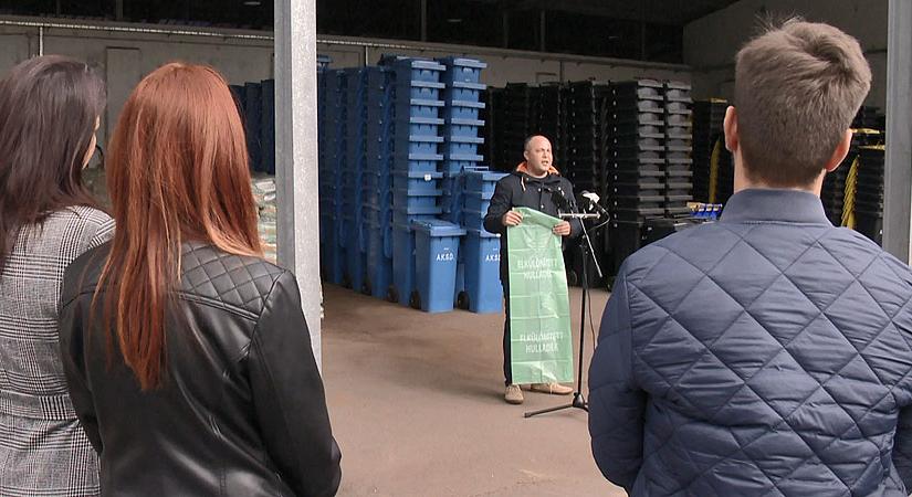 Kétszázezer lombgyűjtő zsákot kapnak ingyenesen a debreceniek