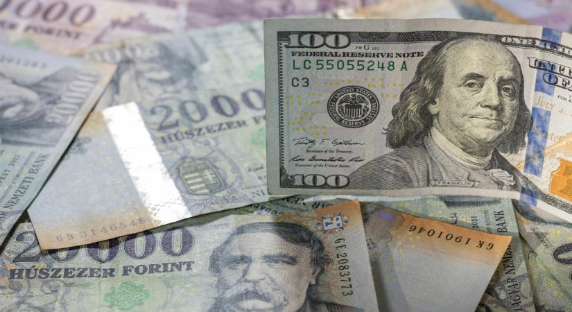Ismét mélyrepülésben a magyar forint: a 417-es szintet súrolja a dollárral szemben