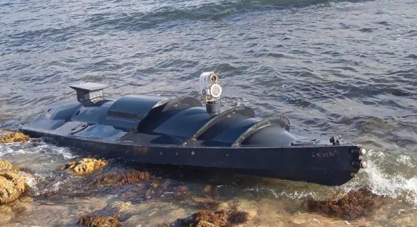 Rejtélyes katonai drónt mosott partra a tenger Szevasztopolnál