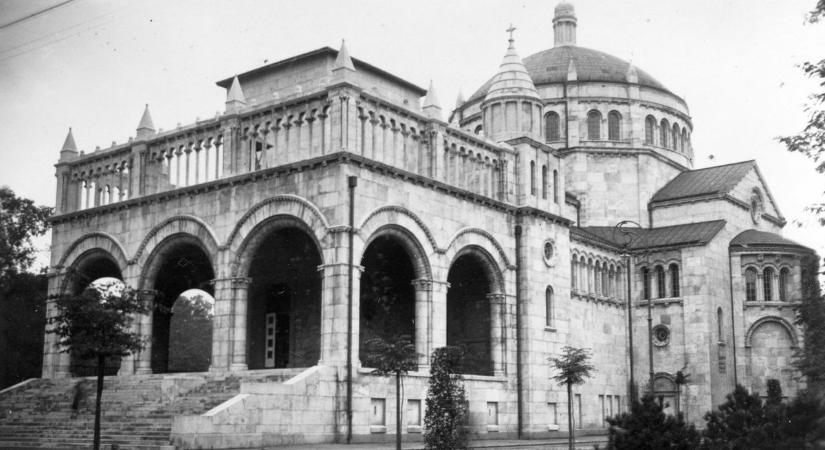 Csák János: 71 éve robbantották fel a Regnum Marianum-templomot
