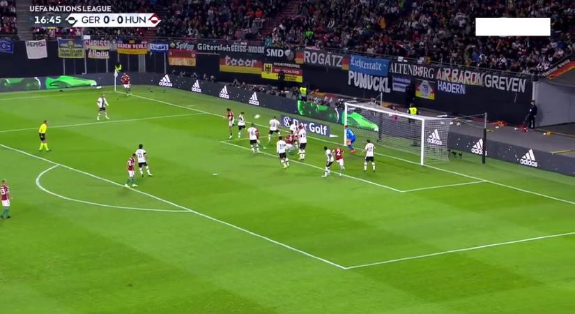 Káprázatos gól – így sarkalta be a labdát Szalai (videó)