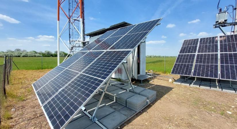 Bázisállomásai napelemes energiaellátását teszteli a CETIN