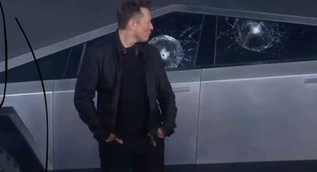 A Tesla 1,1 millió autót hív vissza az ablakok miatt