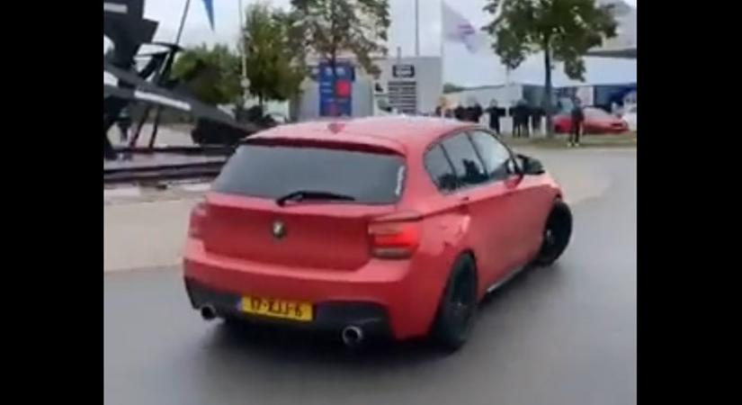 Szórakozott egy kicsit a körforgalomban a BMW-s, amikor lelépett volna, jött a kínos pofára esés - videó